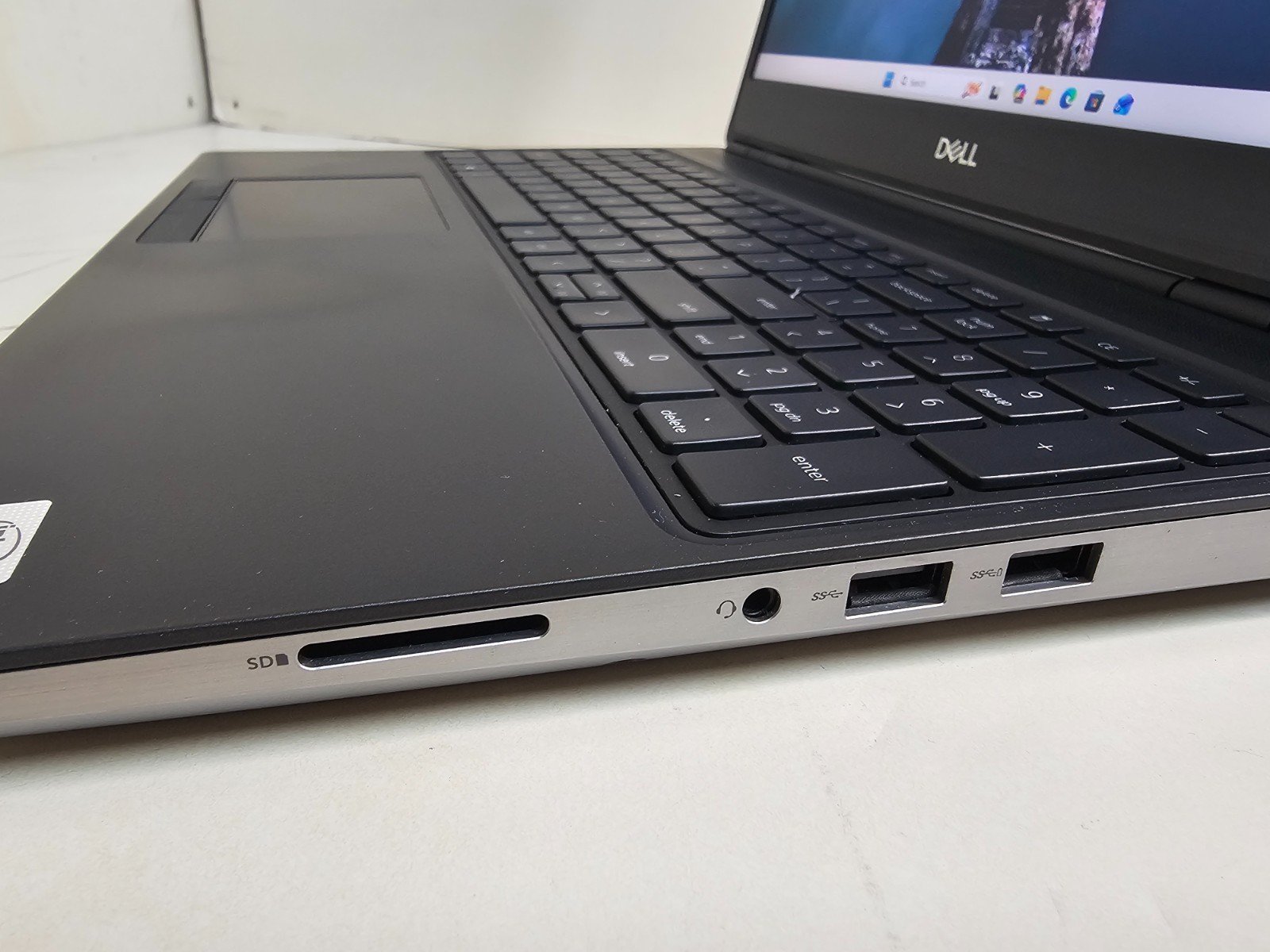 Dell Precision 7550, 15.6-Inch Laptop, with Intel Core i7 10th Gen., No OS