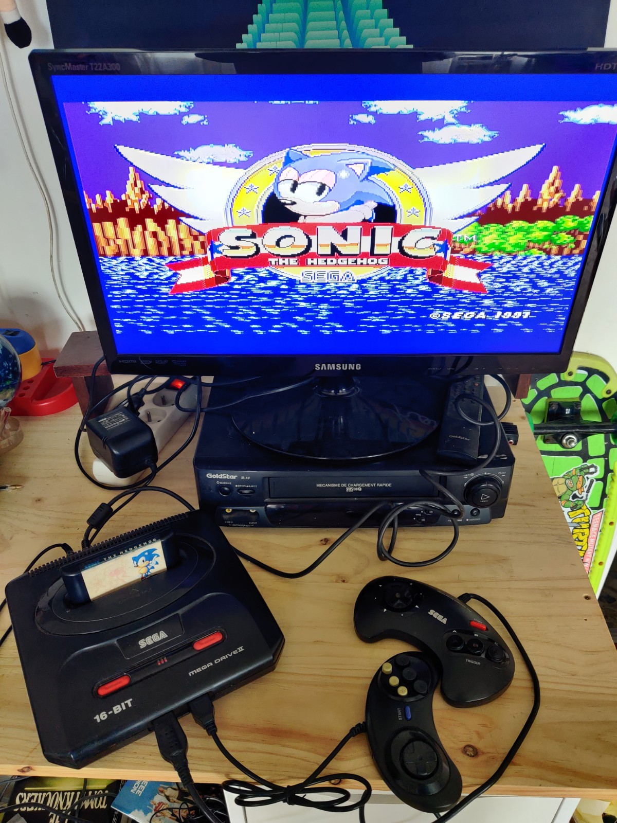 Megadrive 2 Pal + Sonic / Câbles / Manettes - Petit Grésillement Son Au Démarrag