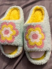 Plush slippers blue with yellow pink and white flowers womans 7/8