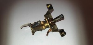 Bauteil für Tellerachse aus Dual Type 1214 - Plattenspieler Ersatzteil