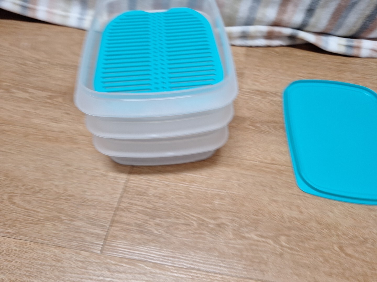 Tupperware Fridge Stack-able Deli Container With Grid Insert Teal 5 Pieces