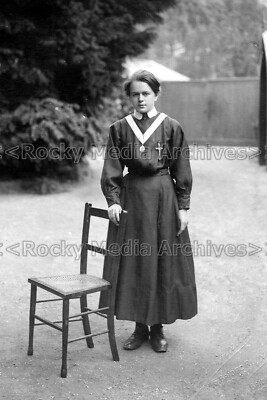 ikk-87 Sozialgeschichte, Frau in unbekannter Uniform. Foto