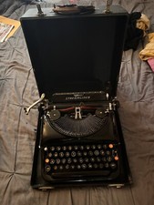 VTG 1940s REMINGTON RAND STREAMLINER BLACK GLOSSY PORTABLE TYPWRITER SEE VIDEO thumbnail