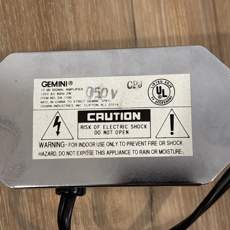 Gemini Signal Amplifier 12 dB VHF Antenna HDTV CATV Video Single Output w/Cable - Image 3 of 4