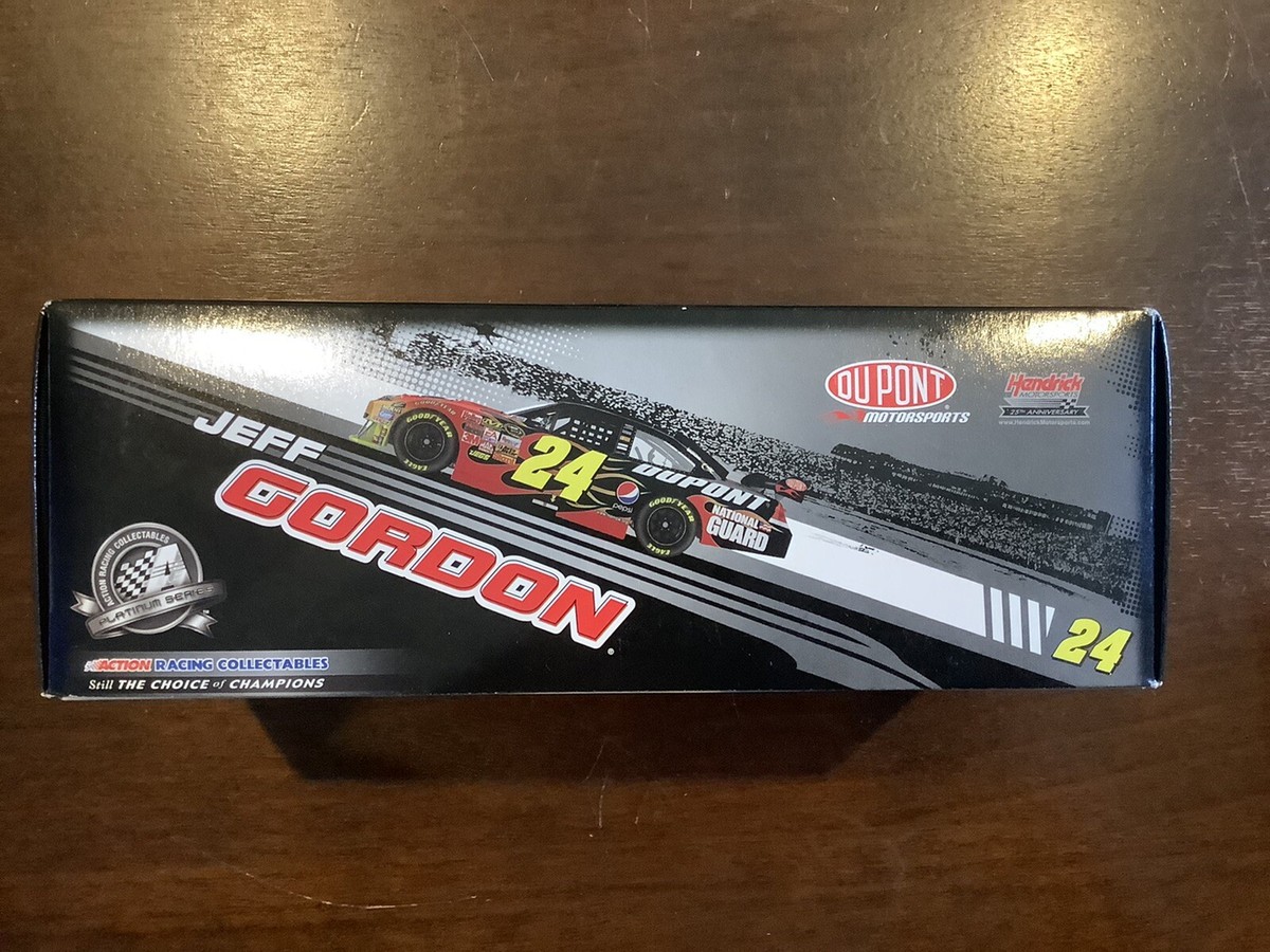 NASCAR 2007 Jeff Gordon DuPont COT Wing Car 1/24 Action – 1/1200 – édition Limitée
