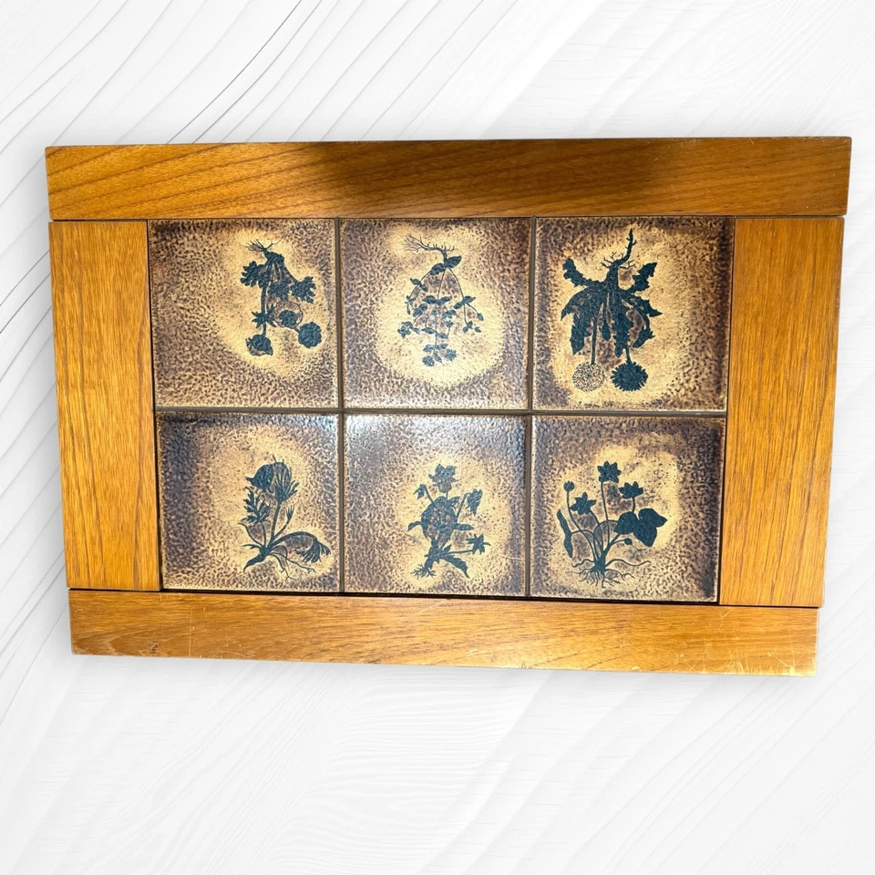 Juego moderno de tres mesas anidadoras de teca con tapa de azulejos Trioh Danish Foto 4 de 4