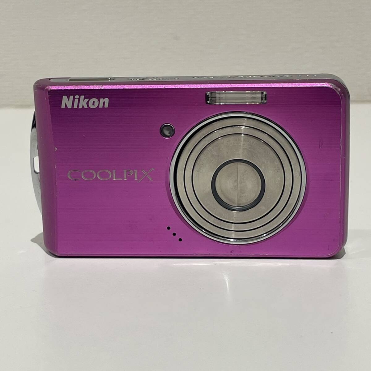 Nikon COOLPIX S520 Magenta 8.0MP Compact Digital Camera Nikon COOLPIX S520 Magenta 8.0MP Compact Digital Camera