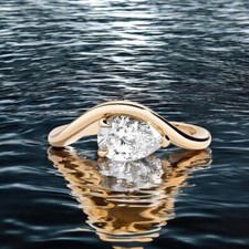 1 Carat Pear Cut Diamond Engagement Ring Lab Grown 18K Yellow Gold IGI  E F VS