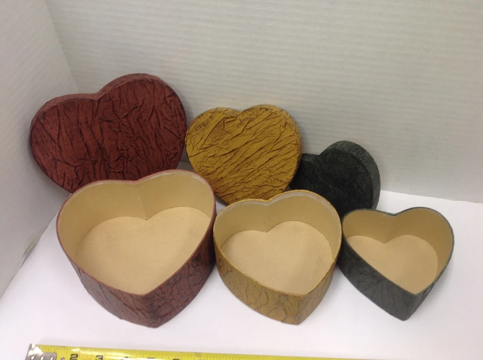 Valentine Ward Nesting Boxes W/Tops - Set Of 3 Red Gold Green Heart Shaped New. - Image 2 of 4