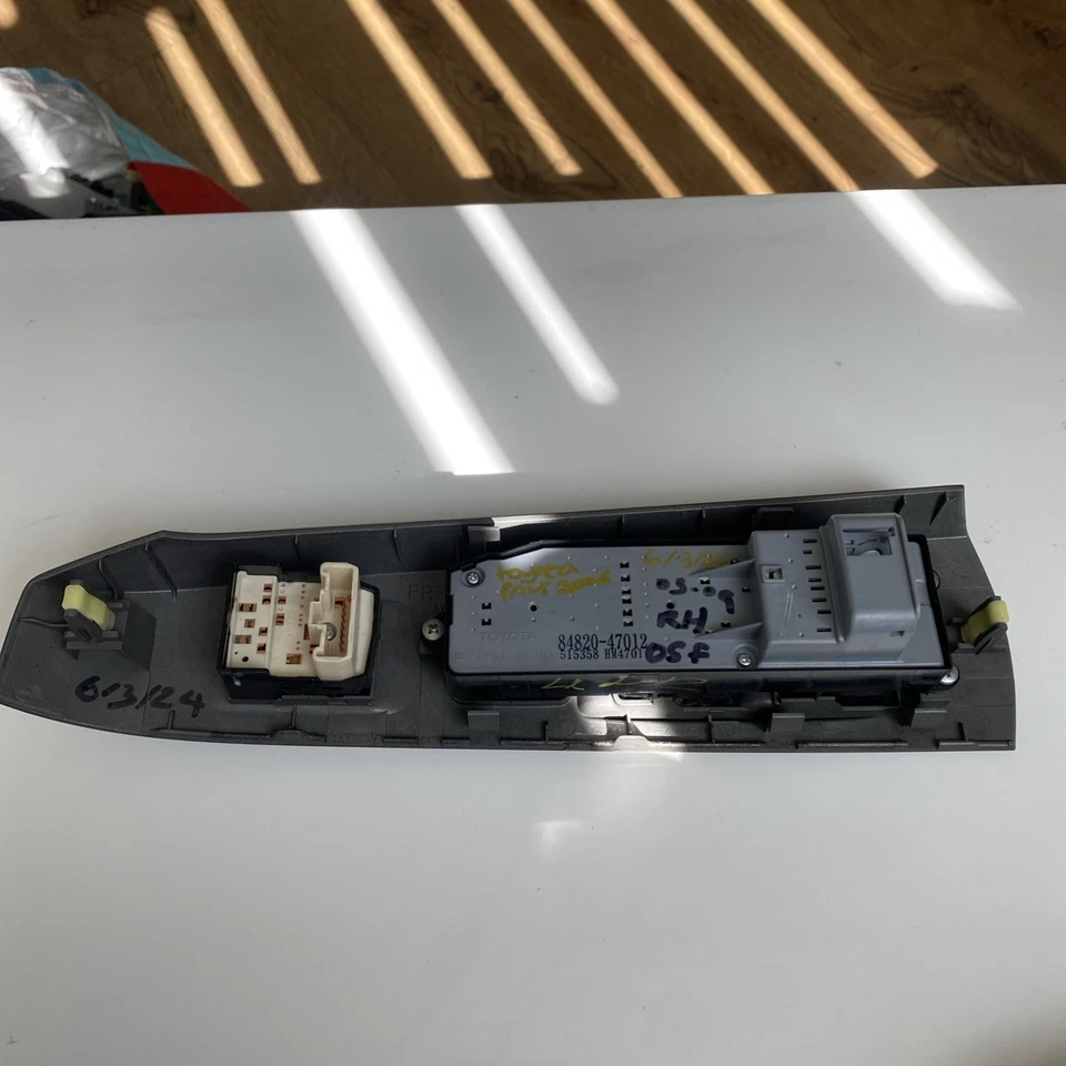 GENUINE 2003-2009 TOYOTA PRIUS OSF DRIVERSIDE WINDOW SWITCH CONTROL 84820-47012 - Image 4 of 4