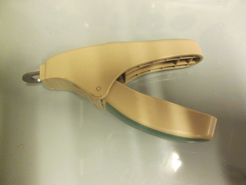 QuickFinder Safety Nail Clippers Medium Dogs used