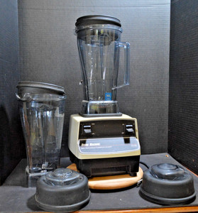 Vita-Mix Drink Machine VM0100 Two Step Timer Blender 2 Pitchers 4 Lids Works