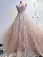 Elegantes Abendkleid mit Stickerei - Festklei...