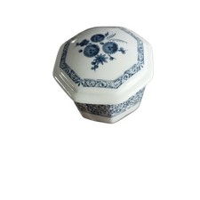 Mikasa fine china sugar bowl made  in Japan in excellent  condition.