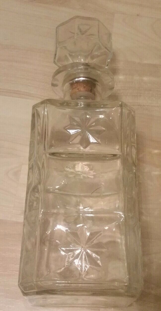 Vintage Cut Glass Whiskey Decanter with stopper D 23- 65 64 -EUC