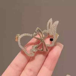 Authentic 1.0Ct Round Cut Moissanite Rabbit Shape Brooch Pin 14K Yellow Gold Plated