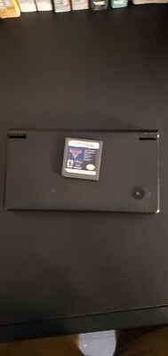 Nintendo DSi  works fine. (READ DESCRIPTION) No Game. Works and plays games
