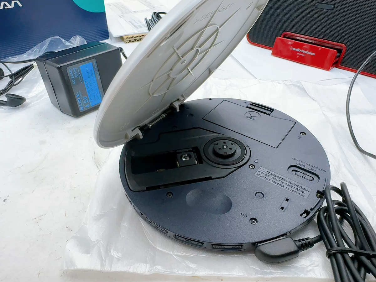 Sony Walkman D-EJ775 Portable CD Player G-Protection w/ Remote