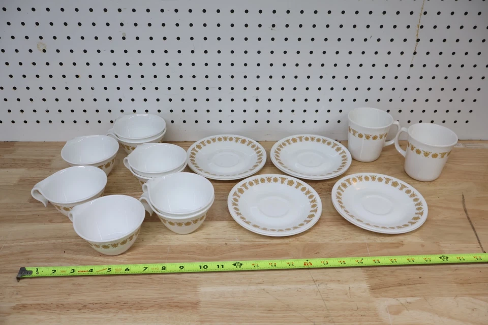 Bonitas tazas y platillos de té Corning Ware Corelle Butterfly dorados vintage usados de 19 piezas Foto 2 de 4