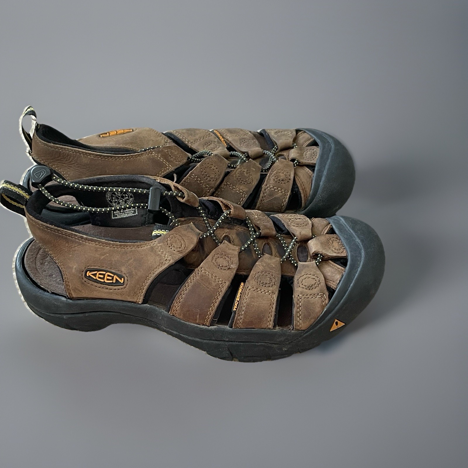 Sandali sportivi Keen Newport H2 uomo taglia 8 5 impermeabili pelle marrone punta chiusa