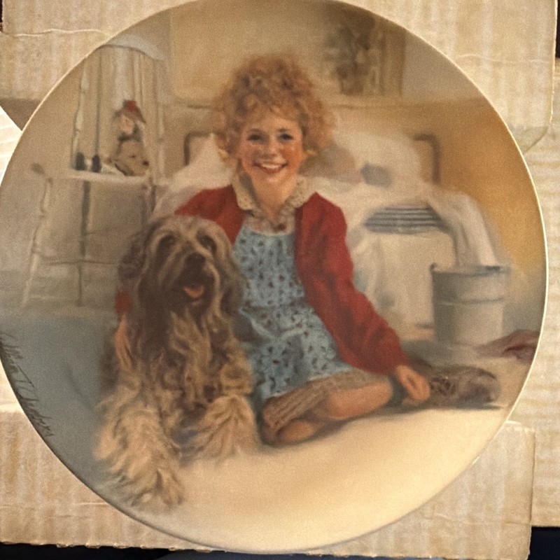 Knowles Limited Edition Fine China Annie and Sandy Collector Plate MPN 5300