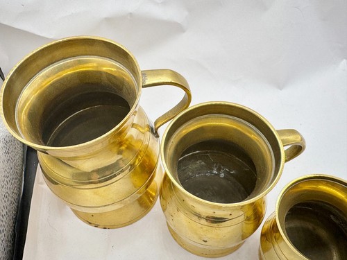 VINTAGE ANTIQUE BRASS TANKARD MUGS SET OF 5 GRADUATED MEASURES ALE BEER - Picture 5 of 10
