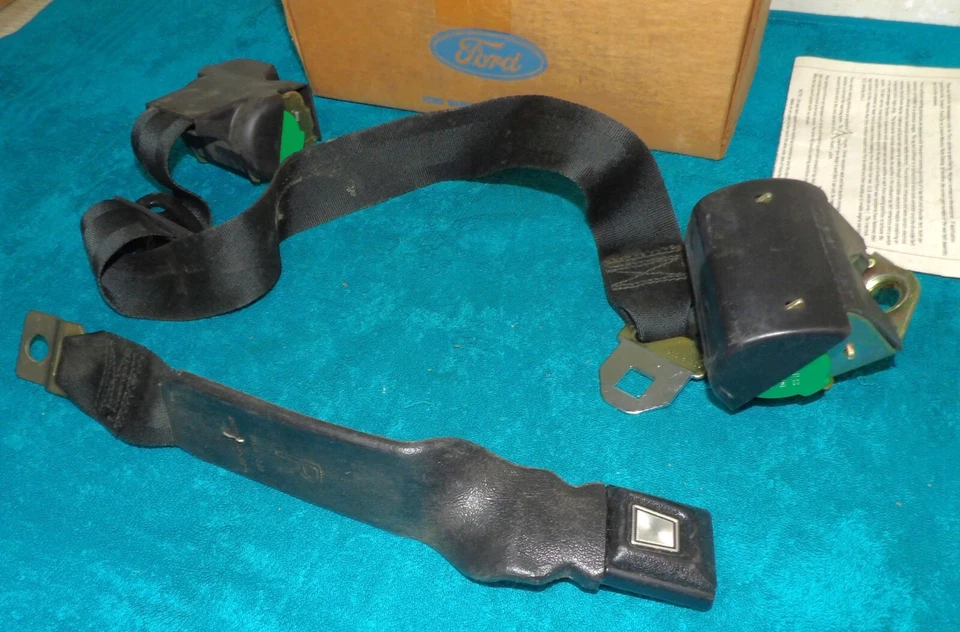 Ford LTD II 1978 1979 Cougar 4 puertas nuevo negro cinturón de seguridad delantero derecho - retractor Foto 3 de 4