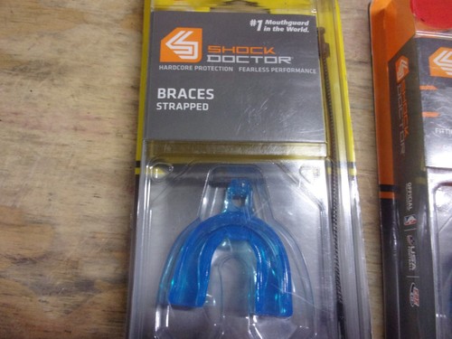 5 NEW YOUTH SIZE MOUTH GUARDS MULTI BRANDS " SEE PICS " - Picture 2 of 8