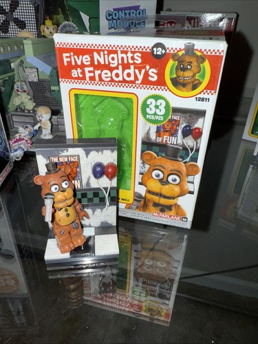 Five Nights at Freddy’s Nightmare Withered Freddy W/ Party Wall Construction Set - Picture 1 of 1