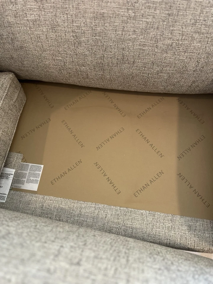 Sofá com travesseiros de grife Ethan Allen Whitney - Imagem 4 de 4