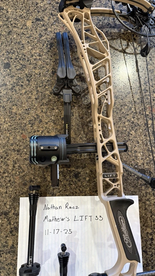 Arco compuesto color tierra para diestros Mathews Lift 33. Foto 3 de 4