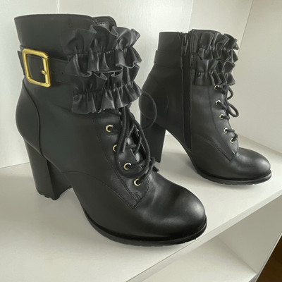 Betsey Johnson Alleexis Leather Lace Up Ankle Boots 7.5 Black