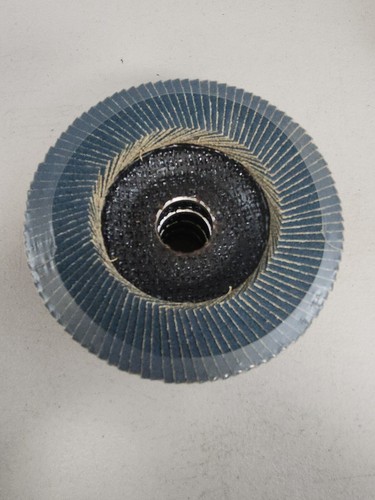 Dewalt DW 8252 4 1/2" X 7/8" Z 80 Flap Disc 10 PACK New No Box - Picture 2 of 4
