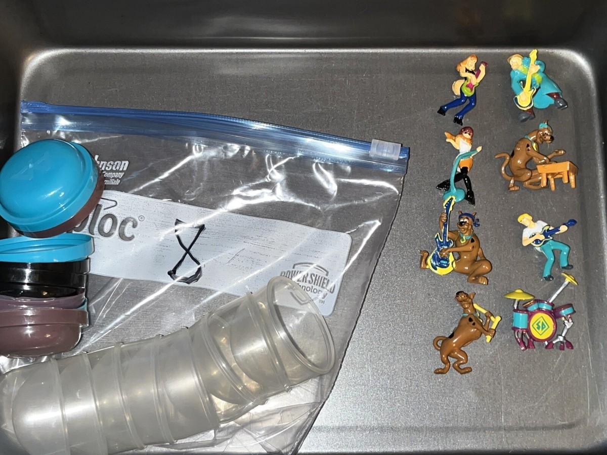 Vintage Rare Scooby-Doo Rock Group Mini Figures Refrigerator