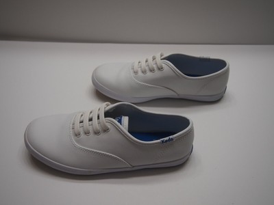 white plimsolls no laces