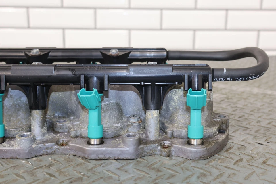 07-09 Toyota FJ Cruiser 4.0L 1GRFE colector de admisión inferior con combustible (67K) Foto 4 de 4