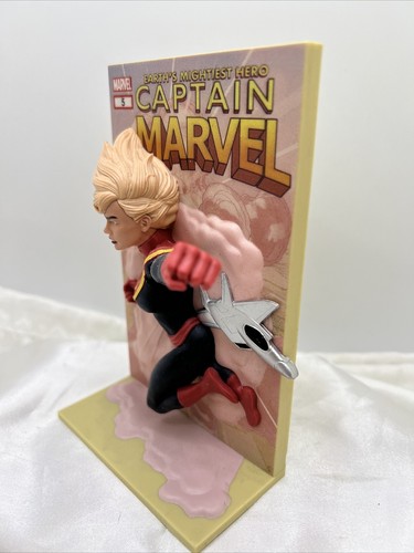 Loot Crate Exclusive Captain Marvel 3D Comic Standee March 2019 6" Figurine - Picture 2 of 6