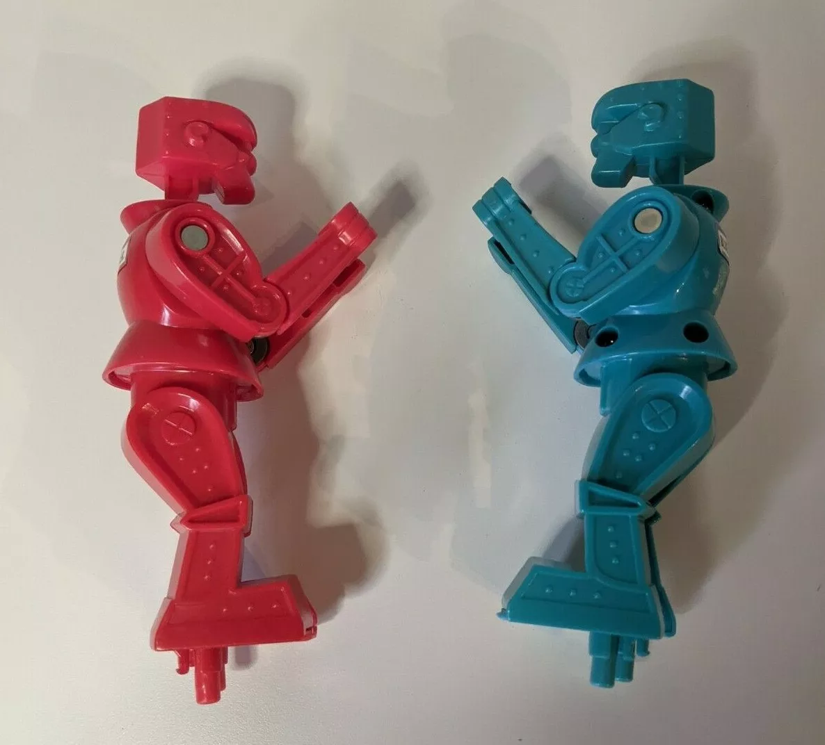 Mattel Games Rock 'Em Sock 'Em Robots Kids Game, Fighting Robots with Red  Rocker & Blue Bomber, Knock His Block Off, Figures -  Canada