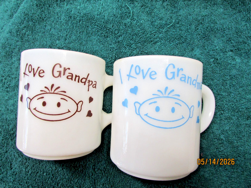 VINTAGE MILK GLASS MUGS I LOVE GRANDMA GRANDPA STACKABLE Retro Kitchen