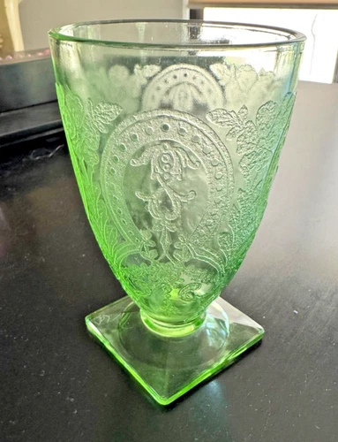 Indiana Green Depression Glass  Horseshoe 9 oz. Footed Tumbler #612