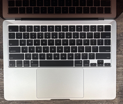 2025 MacBook Air 13” M4 16GB 256GB A3240 Silver Excellent 100
