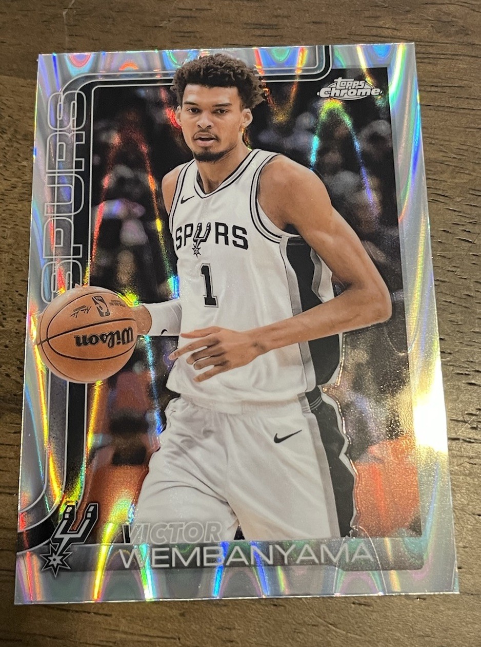 2025-26 Topps Chrome Victor Wembanyama Wave Refractor #221 San Antonio Spurs SP