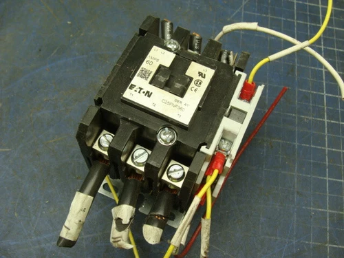 EATON CONTACTOR C25FNF360 60A W/AUX CONTACT C320KG3 COIL: 104-120V
