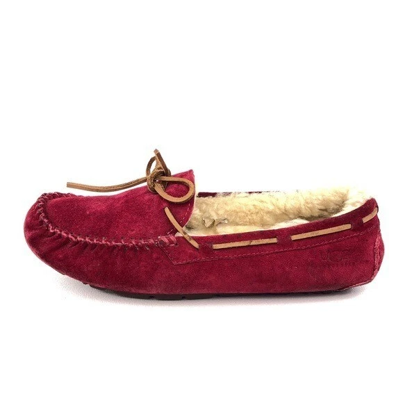 UGG Dakota Indoor Outdoor Moccasin Slippers Womens Size 8 EU 39