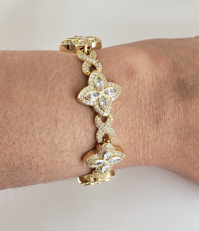 Women 14k Gold Plated Clover Flower Bracelet 7.5" - Product main view