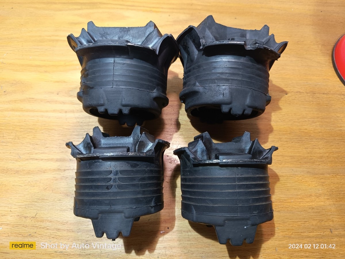 Frankberg 2x Braccio di controllo-1 + 2x Braccio di controllo-2 Anteriore sinistro destro Compatibile con SLK R172 Classe C T-Model S204 Classe E Cabriolet A207 Classe C Coupé C204 2033301711