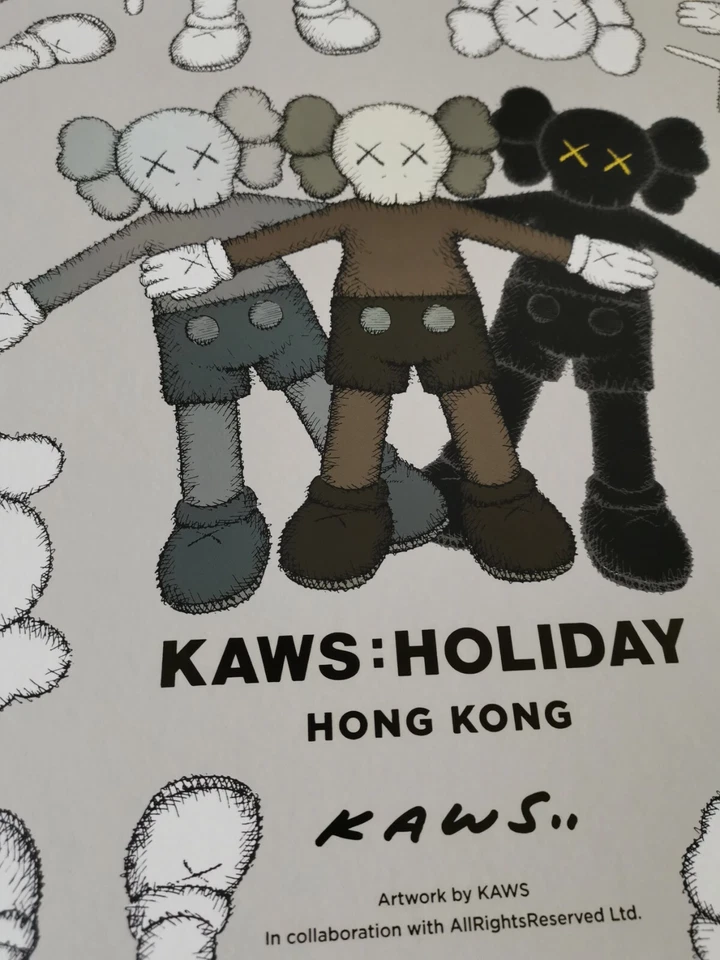 KAWS PELUCHE ACOMPAÑANTE VACACIONES HONG KONG limitado 207/2000 VIP SET DE 3 NGV NUEVO  Foto 2 de 4
