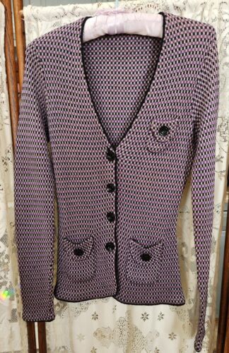 Pull déco vintage années 1930 en laine à carreaux violet/noir en laine à carreaux violet  - Photo 1 sur 24