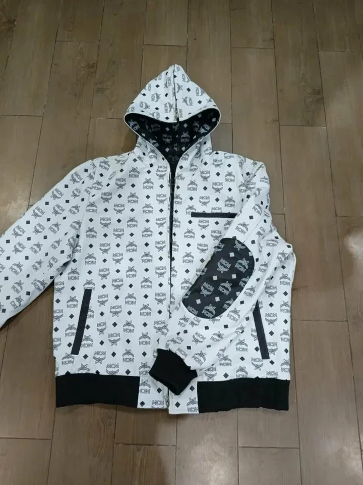 MCM 双面标志印花拉链连帽衫运动衫白色和黑色夹克 — 第 3/4 张图片