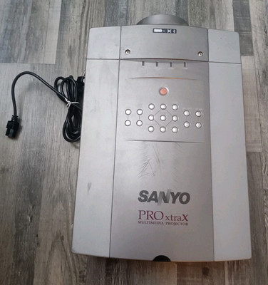 Working Sanyo PLC-XP30 Large Venue Presentation Projector  PRO xtraX Multimedia 